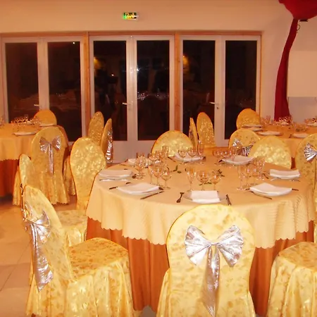 מלון Hotel Eco Logis - L'Impiade 2*