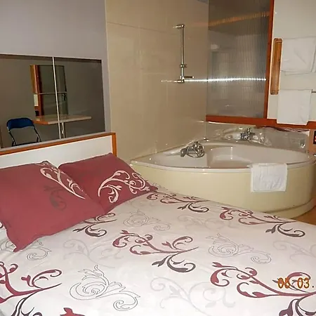 מלון Hotel Eco Logis - L'Impiade 2*