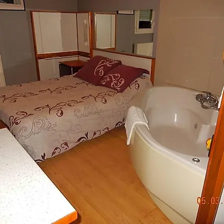 מלון Hotel Eco Logis - L'Impiade 2*