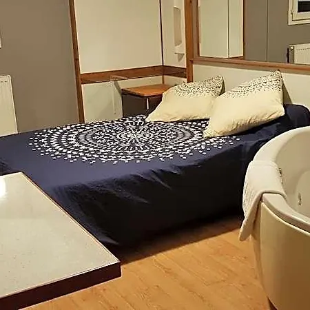 מלון Hotel Eco Logis - L'Impiade 2*