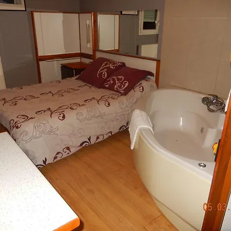 מלון Hotel Eco Logis - L'Impiade 2*