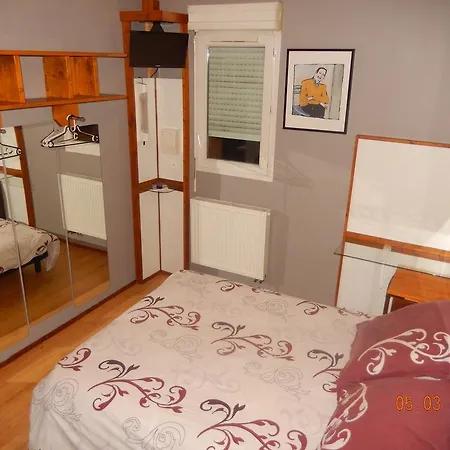 Hotel Eco Logis - L'Impiade מלון