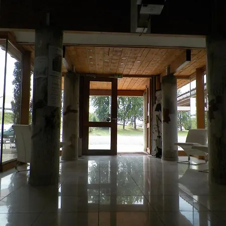 Hotel Eco Logis - L'Impiade מלון 2*