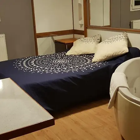 מלון Hotel Eco Logis - L'Impiade